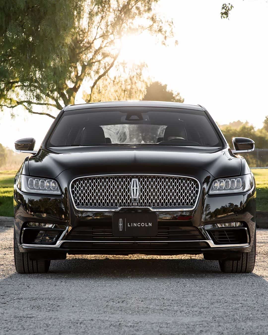 采用对开门设计的林肯大陆,能让人感受到气派