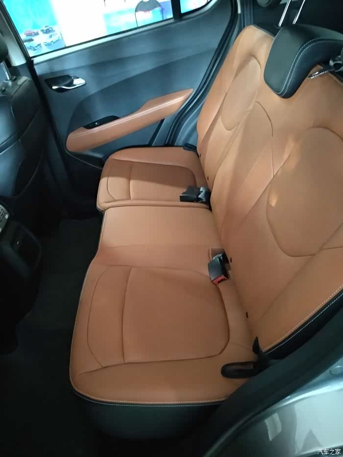 之前在网上了解了一下这款车,宝骏510,今天去4s店看了一下