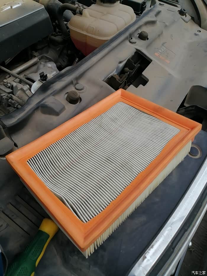 换下来的旧空气滤芯