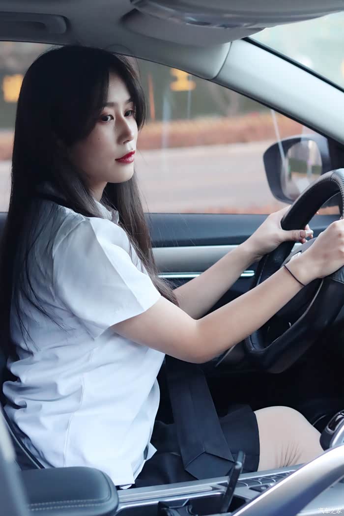 素颜美女做车模缤越赞不绝口的综合实力证明我的选择没有错