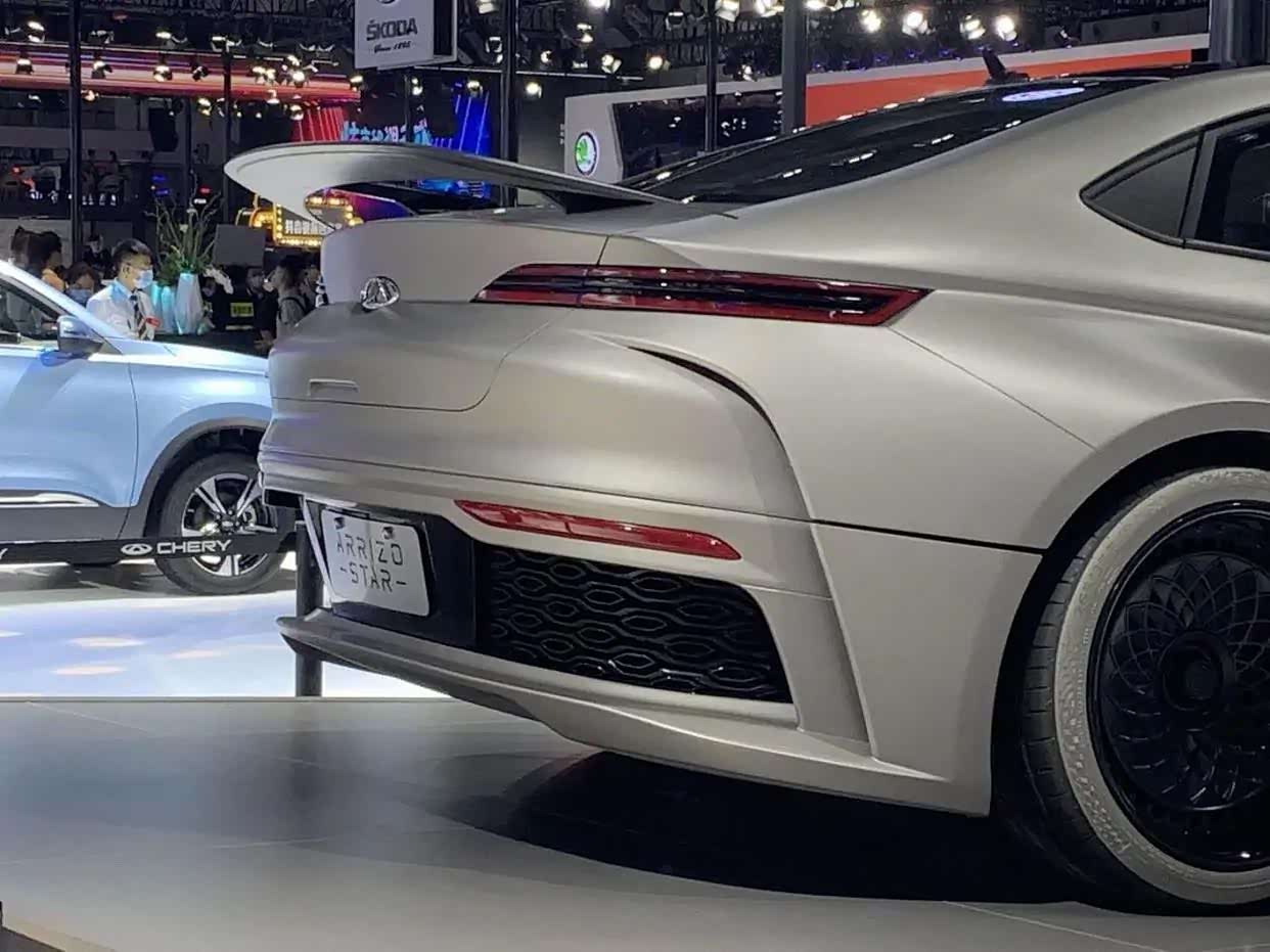 奇瑞arrizostar现身于展台成为众多汽车展品中焦点