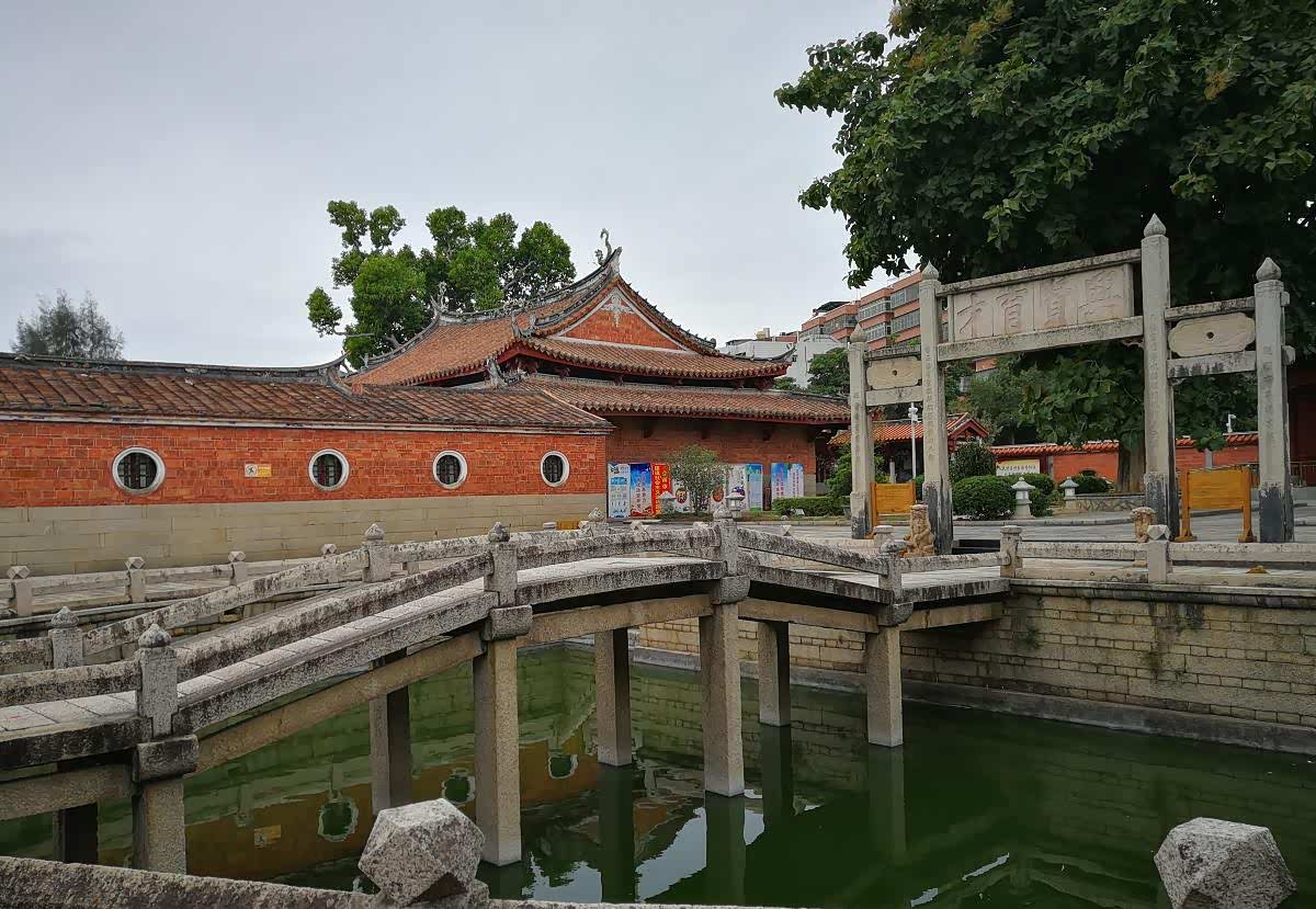 同安孔庙坐落于同安县城的东溪西畔!