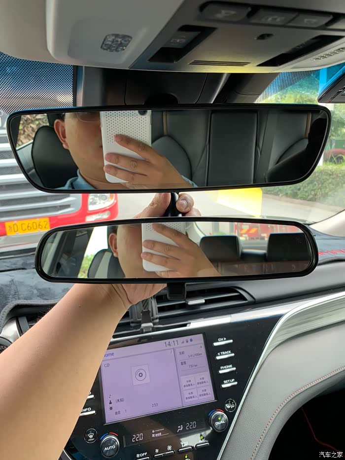 八代凯美瑞更换防眩目后视镜