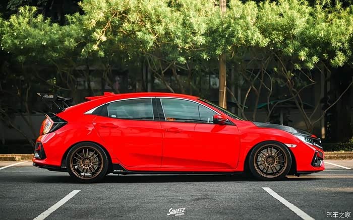 改装后的思域两厢版红色真帅