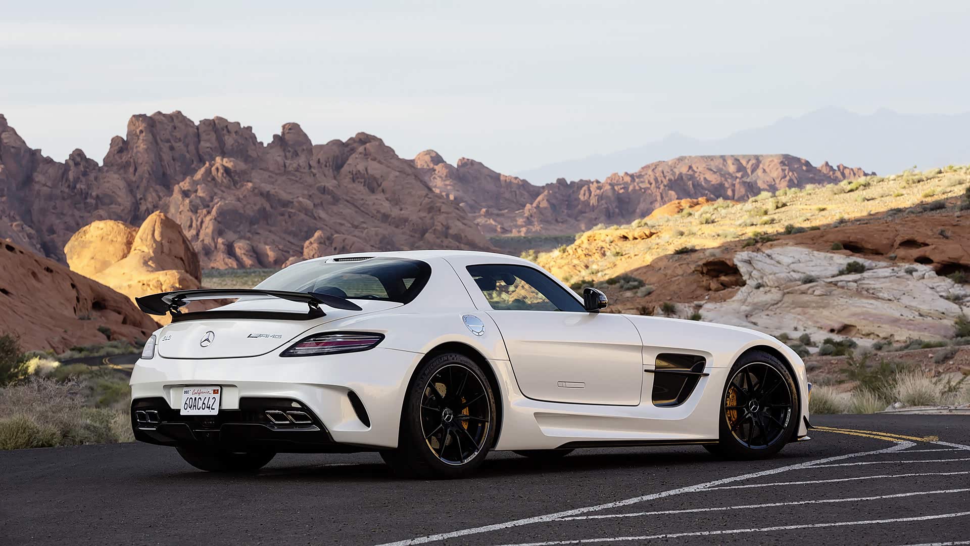 欧翼门神车奔驰 sls amg 6年前的跑车,现在仍不过时.