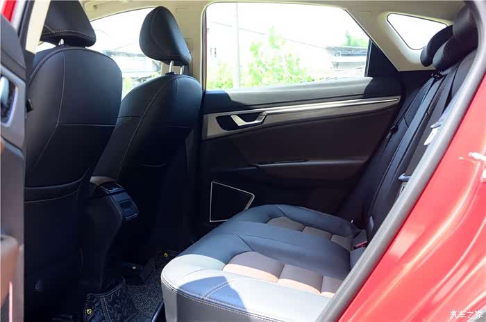 后排的空间可以的
