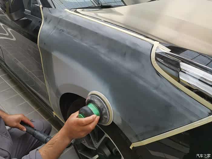 流程七:底漆打磨,喷涂好底漆后一样要进行底漆打磨,恢复平面