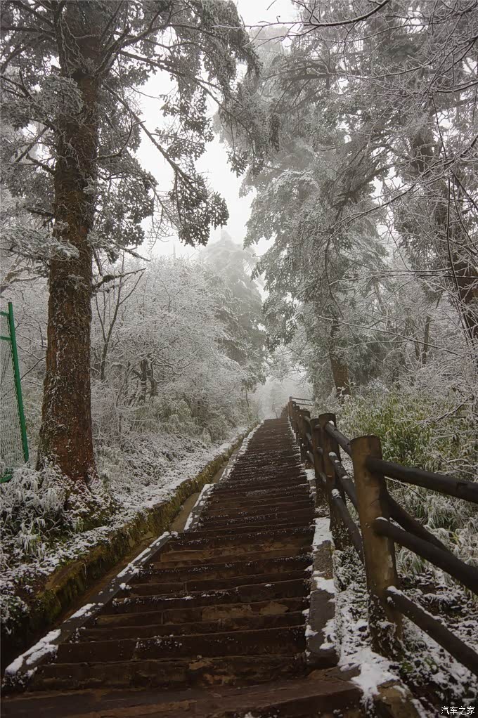 峨眉山雷洞坪