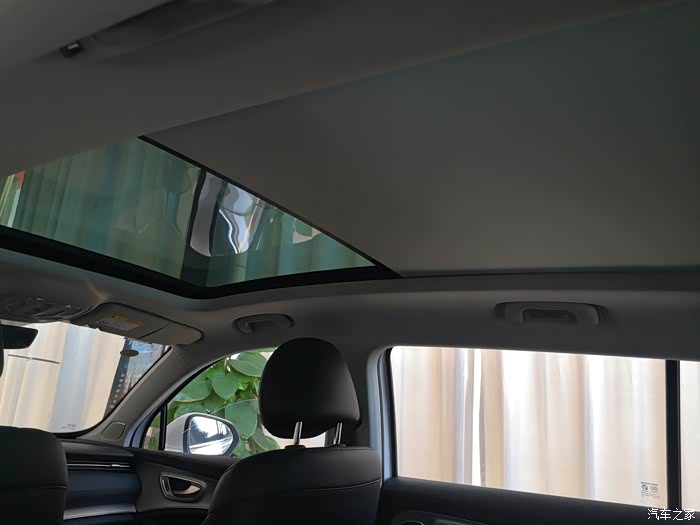 这么大的天窗,真的是特别敞亮啊