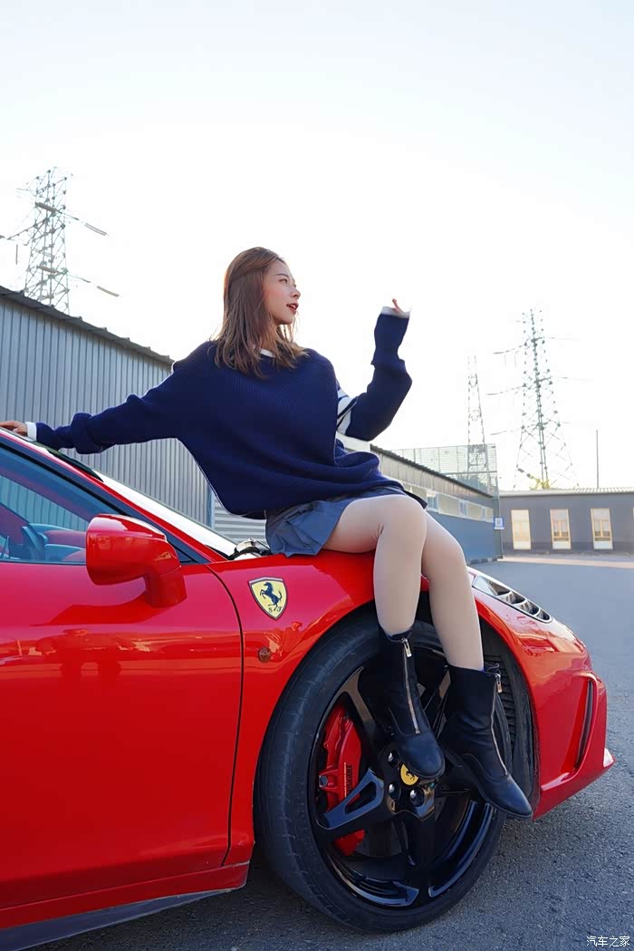 金秋玩超跑 擎红遇佳人-开着法拉利458约网红小姐姐逛奥莱