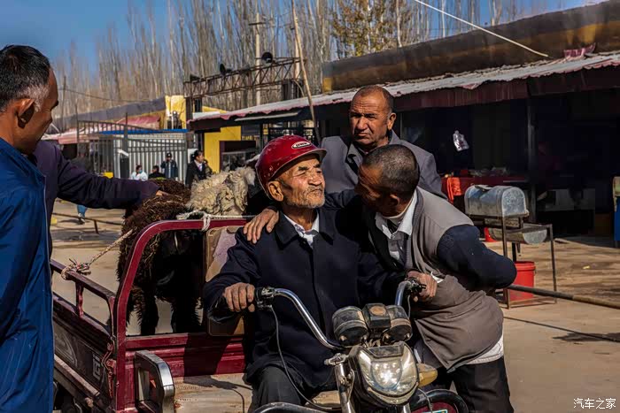 于田县喀尔克乡巴扎