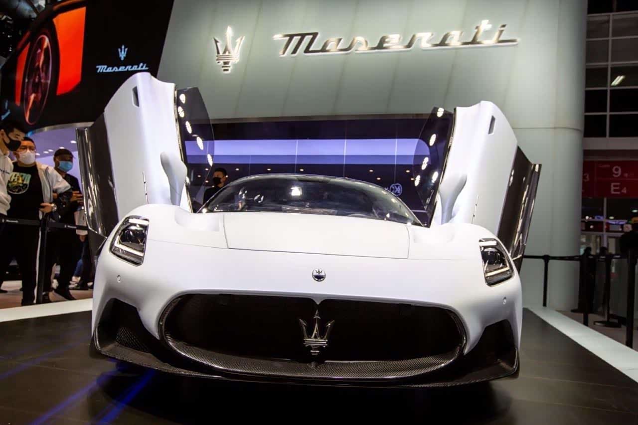 玛莎拉蒂真的堪称豪车当中的帅哥了整体辨识度非常高