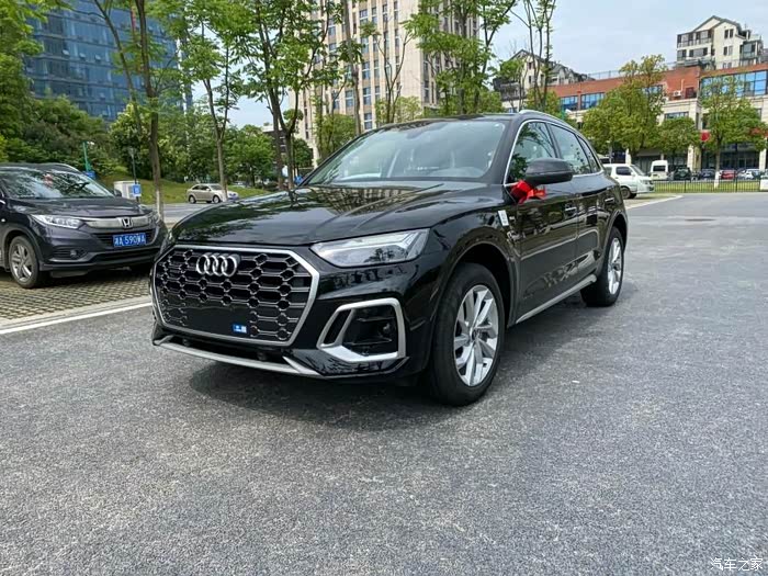 出2022年奥迪q5l豪华动感型