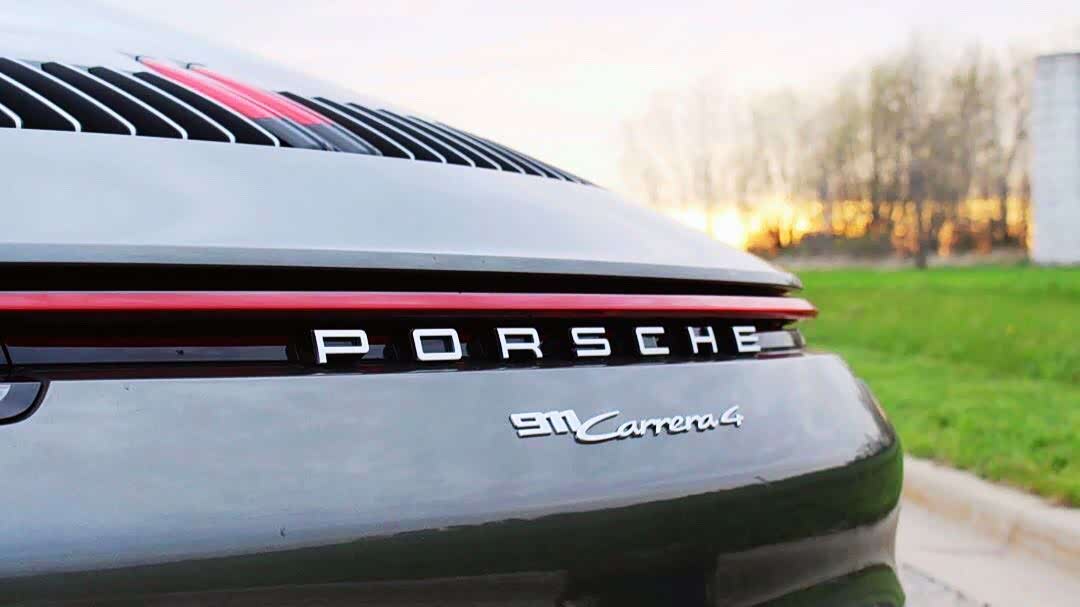 porsche 911 carrera 4车尾设计完美