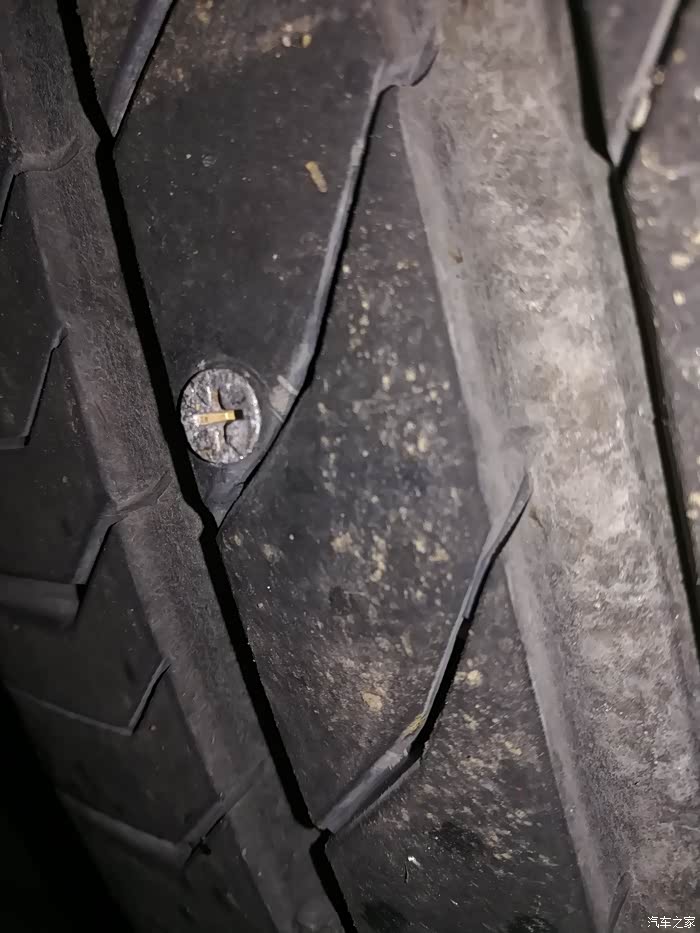 轮胎扎钉,帮看看