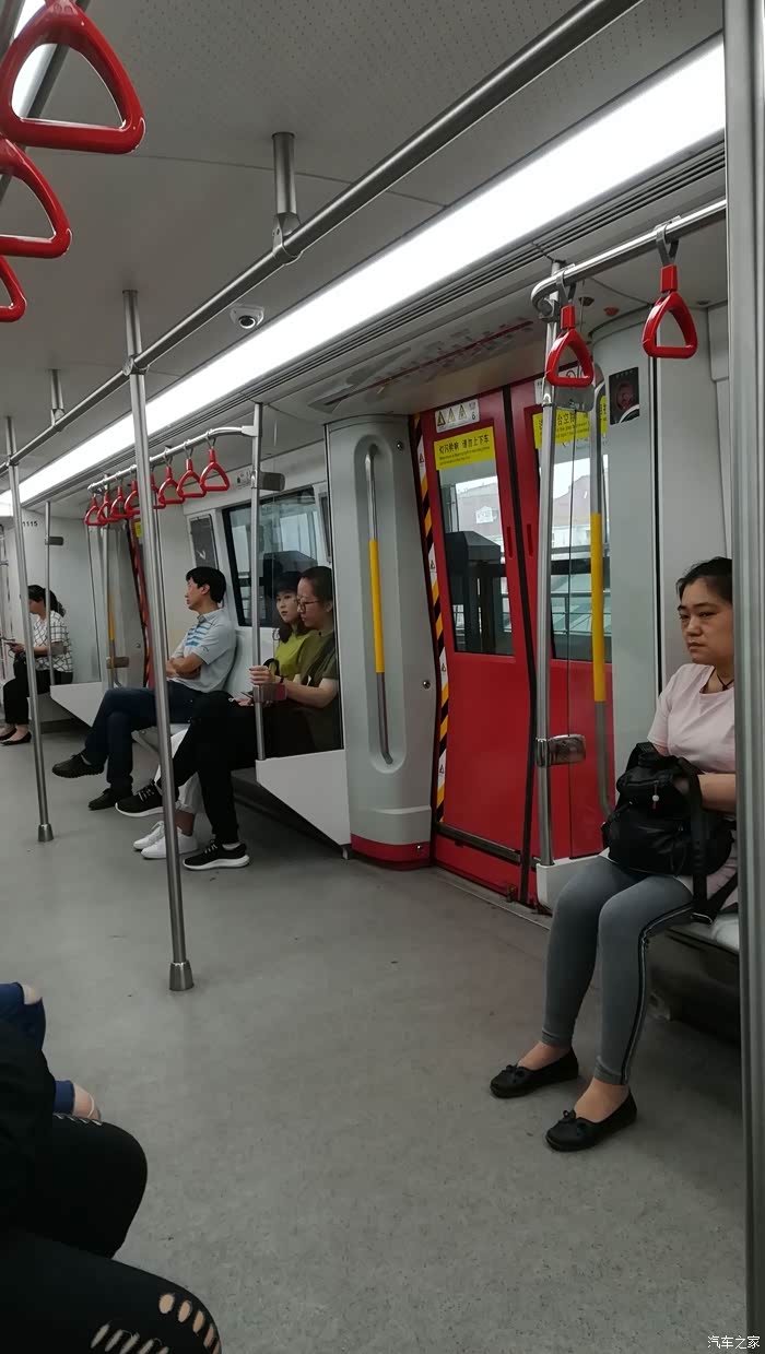 从天津河西区的华山里地铁站坐地铁一号线去天津火车西站.