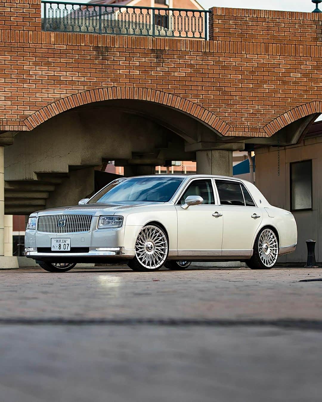 丰田全新世纪搭配双r轮毂,范儿正,态度端正即可