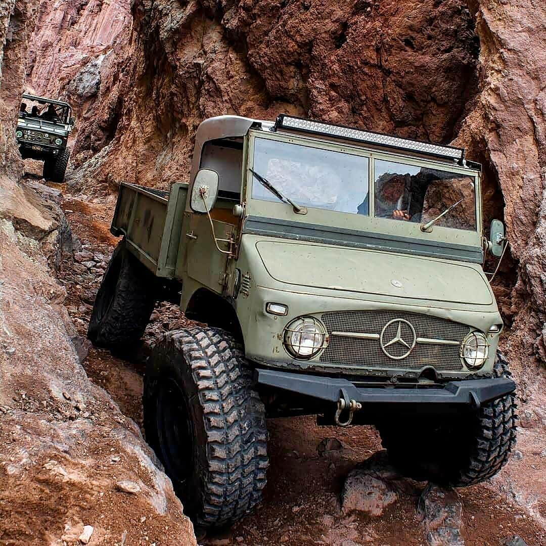 奔驰乌尼莫克,卡车界的怪兽之一,貌似没有它不能走的路和爬的山