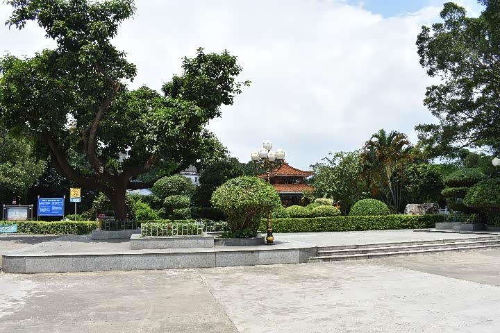 对面就是西田公园的入口了