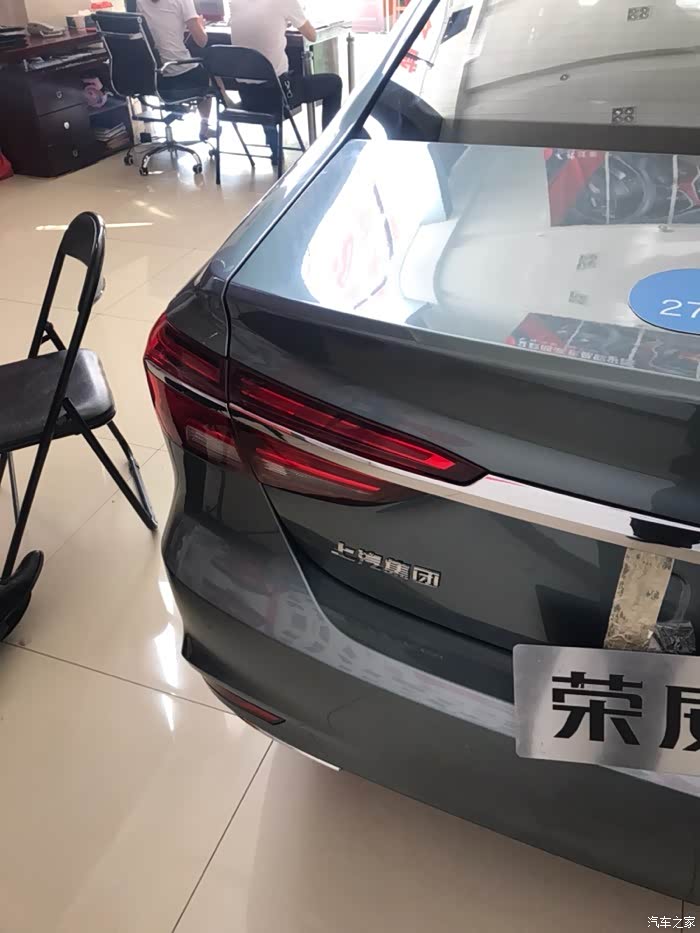 周末来看车,藏青色好看!