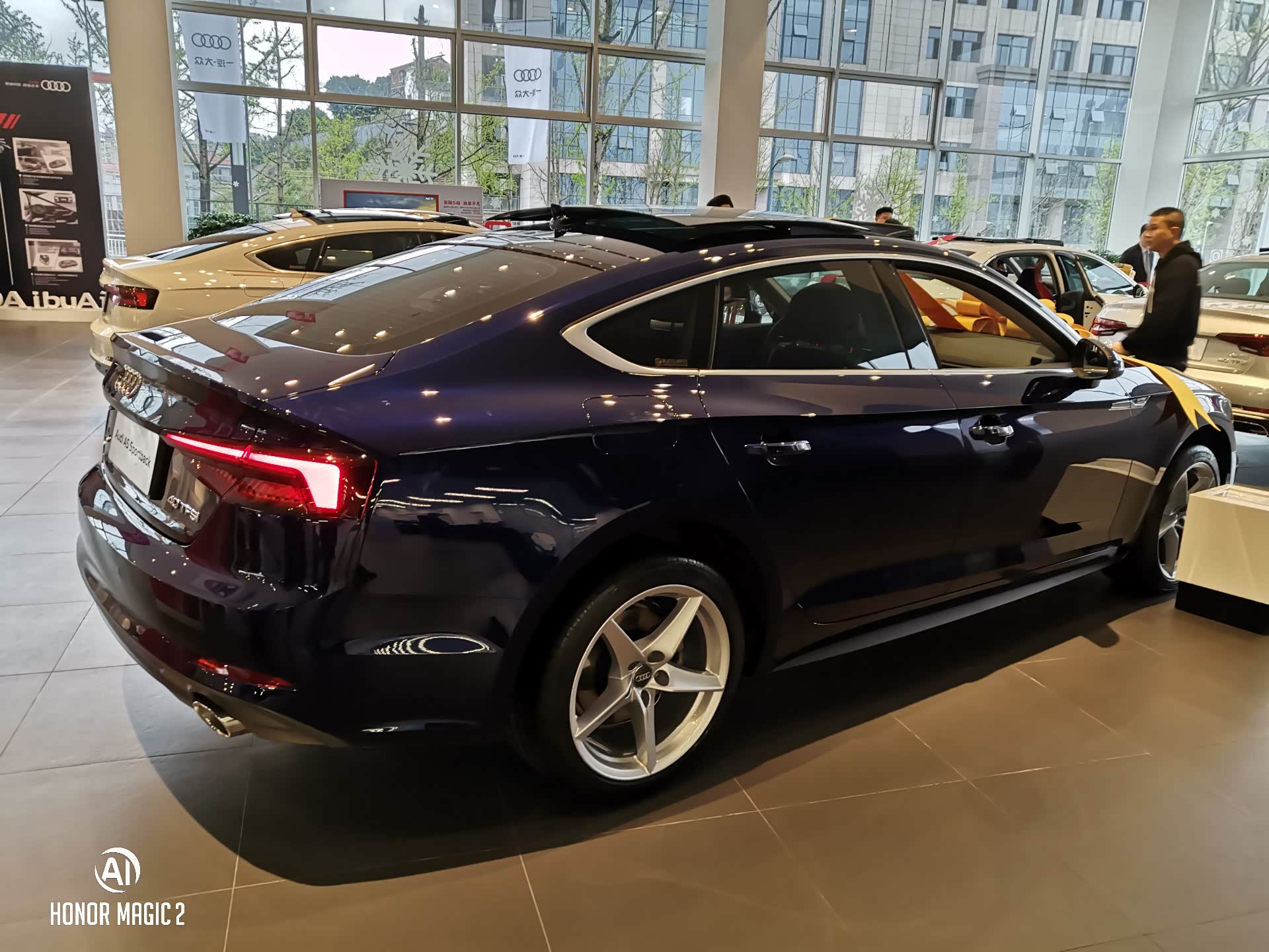 求19款奥迪a5纳瓦拉蓝现车照片