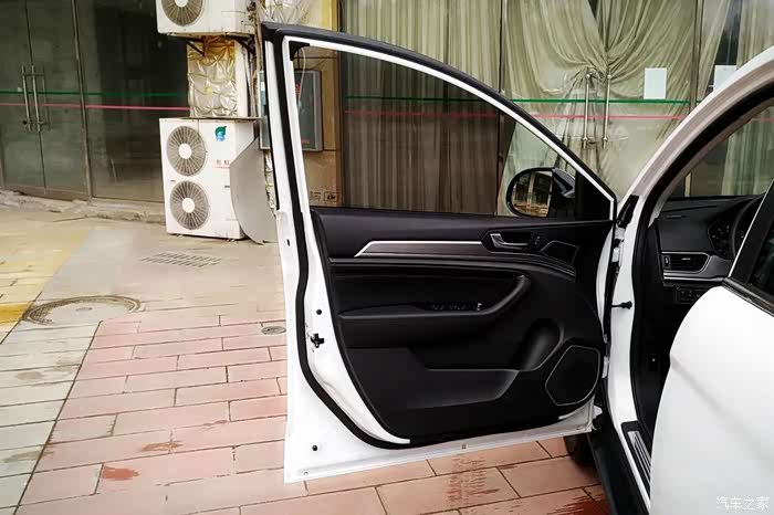 门框洗干净的小六,显得这么的新.