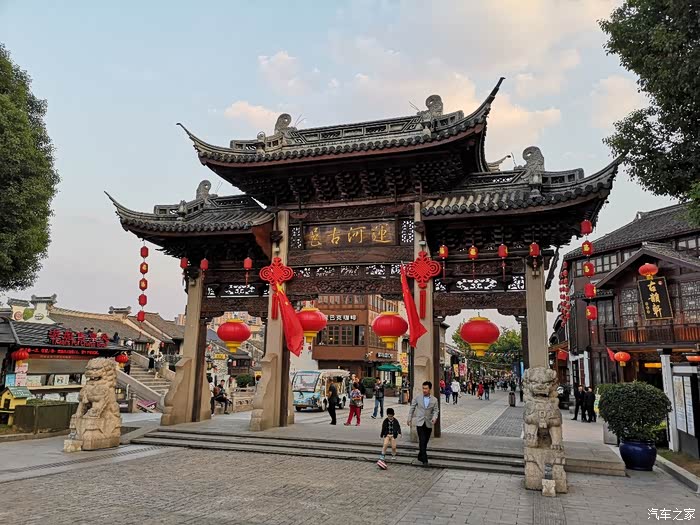 到达运河古邑牌坊,看建筑风格就知,嗯,文化在这里!