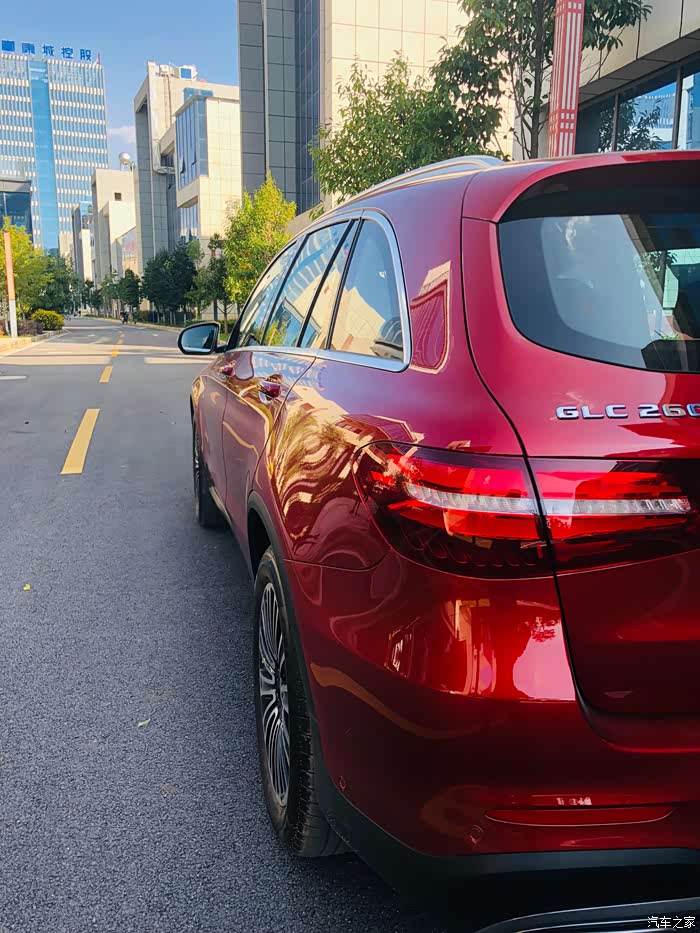 奔驰glc260骚红拍了几张照片留念今天开始改色