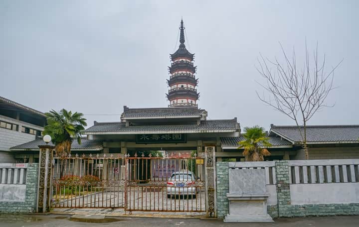 阳光正好 游走永寿寺塔