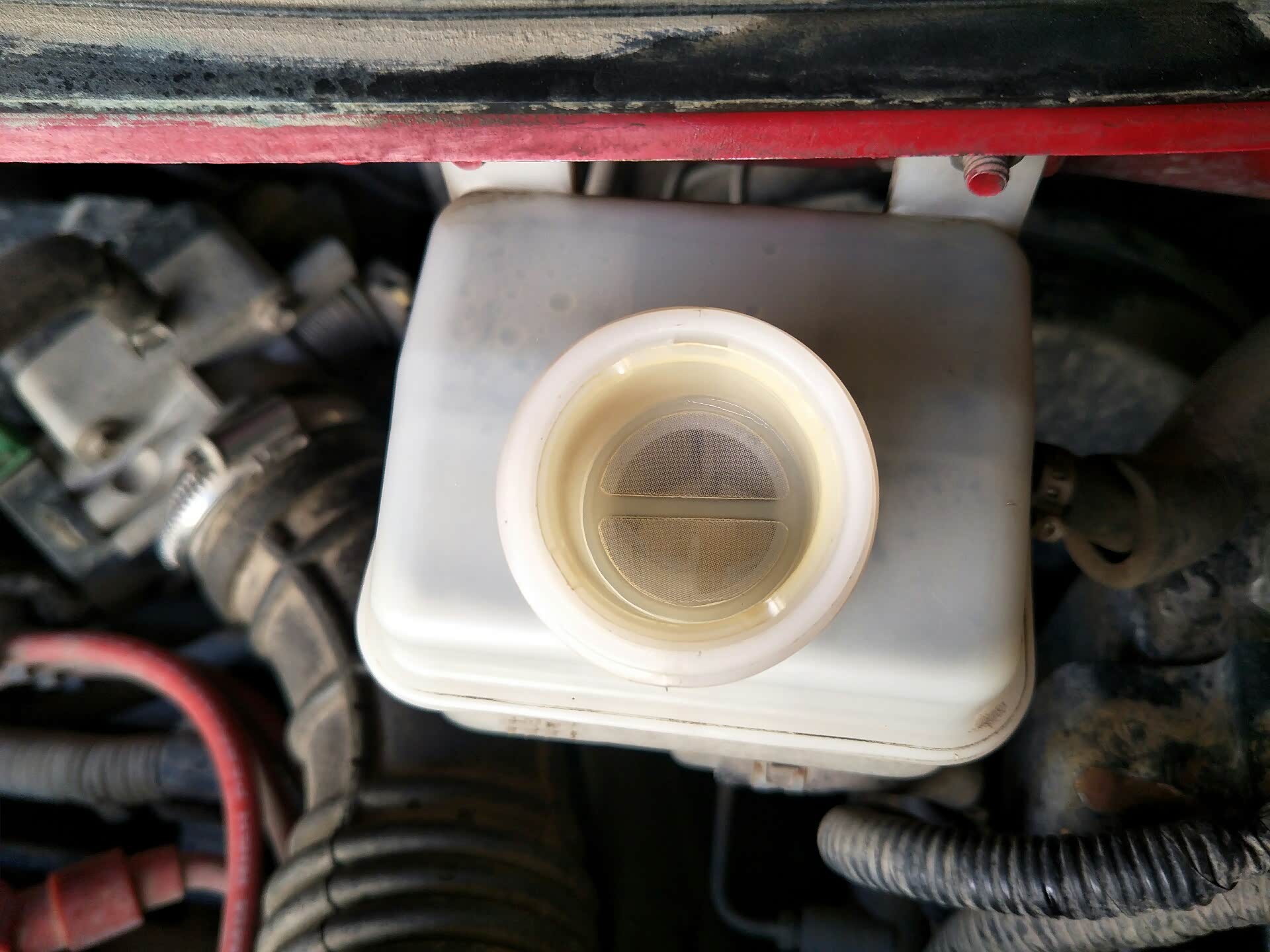 2012年菲翔制动液不缺含水率不超标需要更换或者添加吗