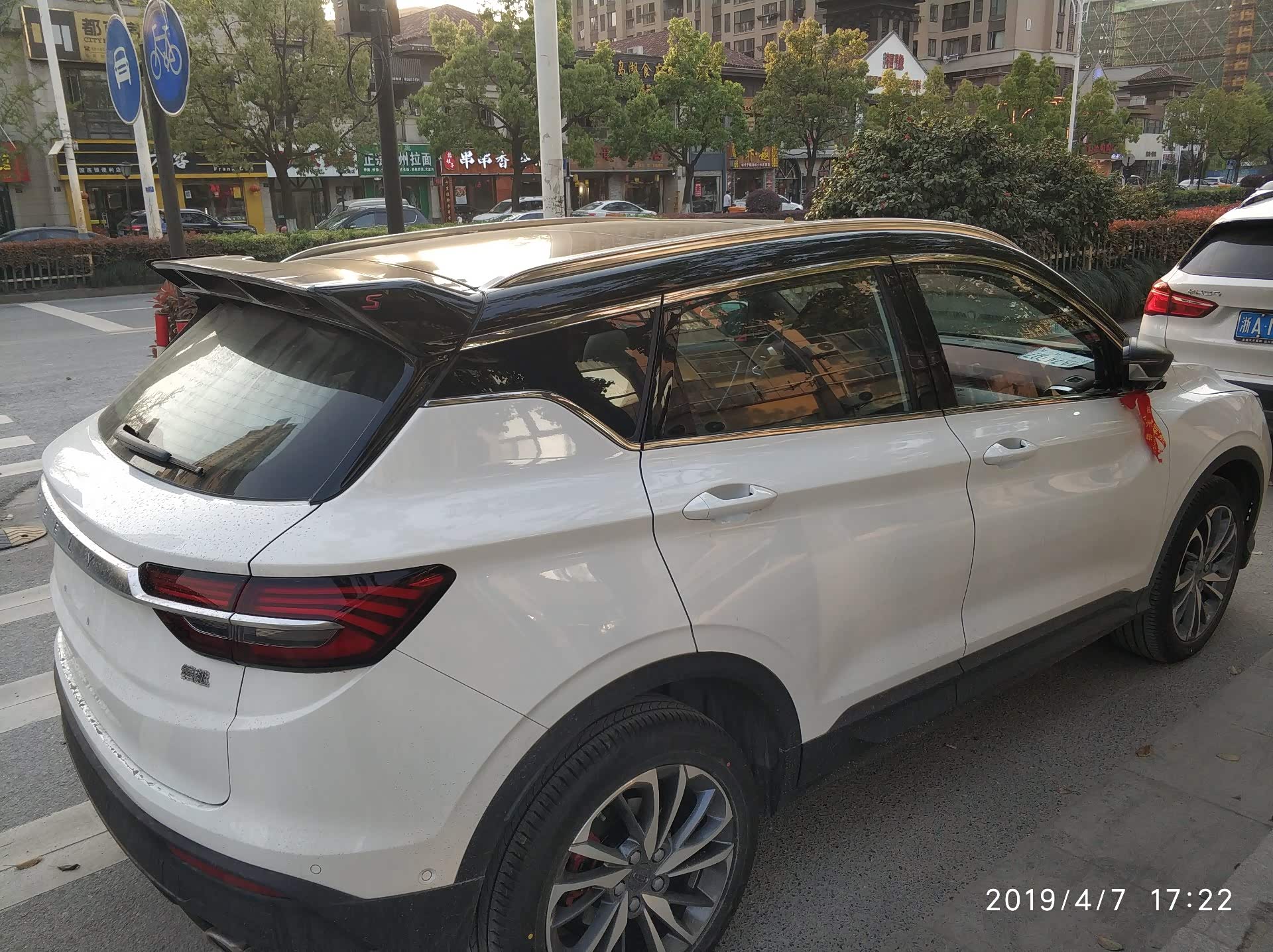 哪位亲有白车黑顶的美图 可否发几张出来欣赏下 谢谢