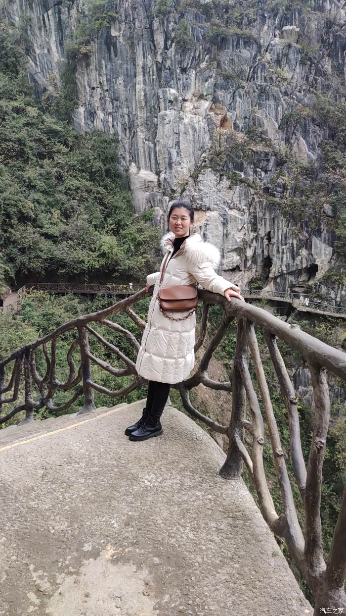 告别2021同美女们游黔江城市大峡谷
