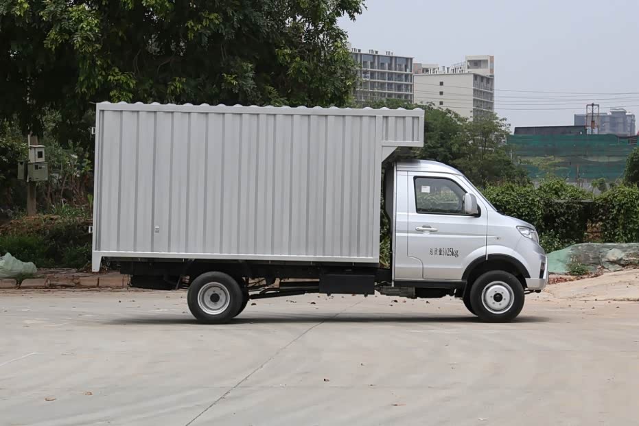 准备订一台厢式货车,目标轻卡