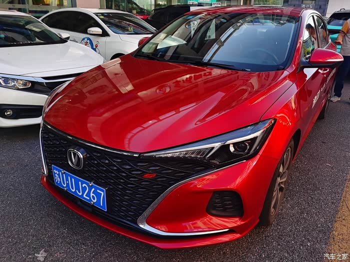 红色长安逸动plus