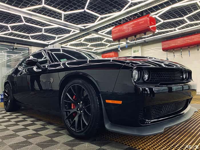 福特野马与道奇地狱猫srt