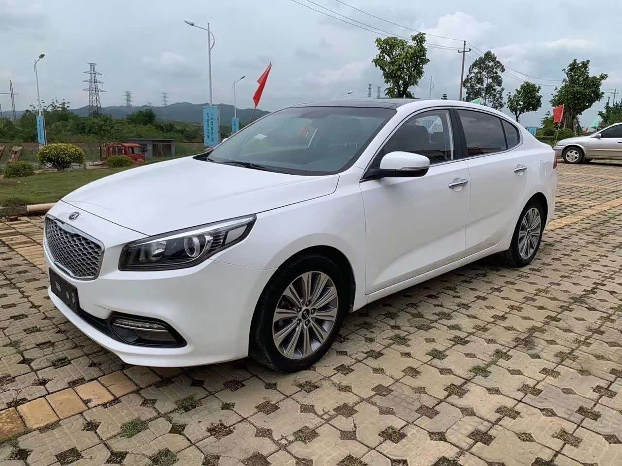 起亚k4贼帅气,很是喜欢.