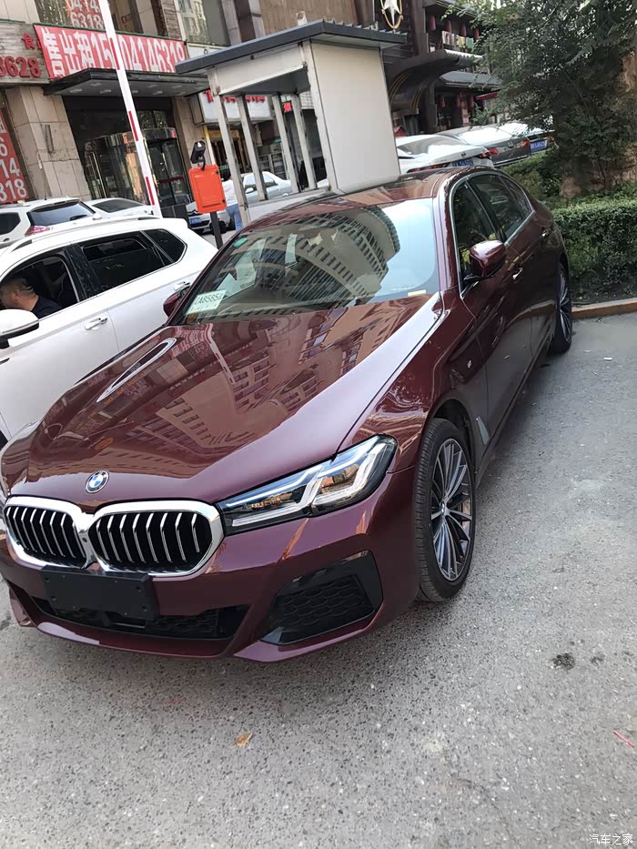 【图】马路边偶遇馥郁红新5系_宝马5系论坛_汽车之家论坛