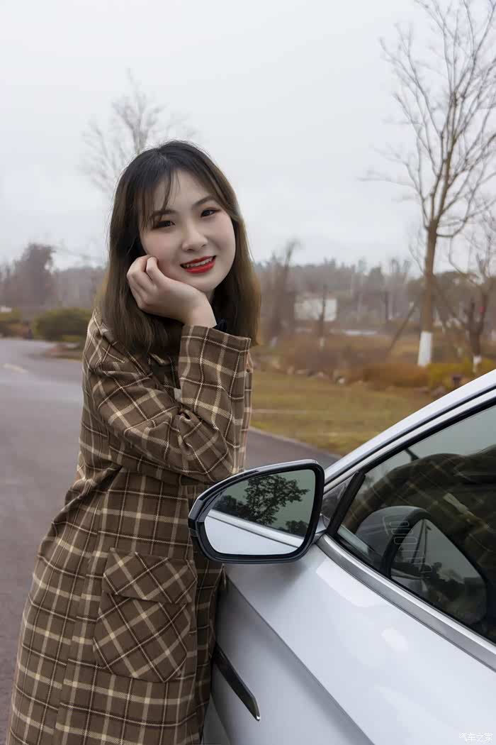 玩转安陶小镇俊俏小媳妇携比亚迪汉出游