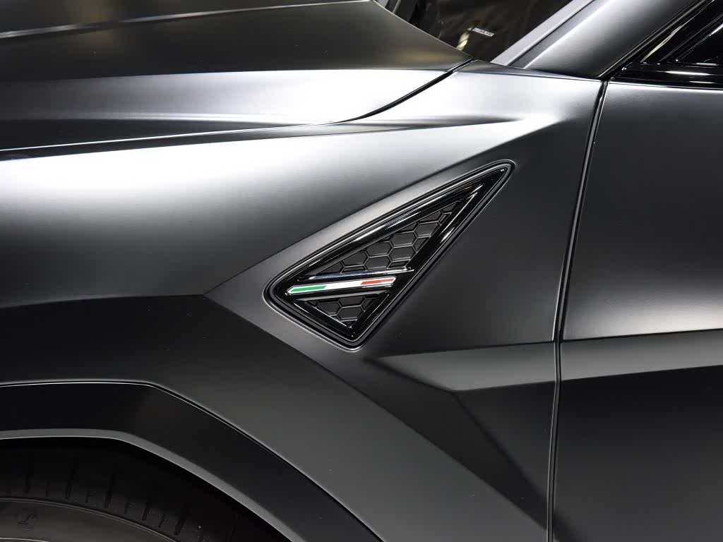 2020北京车展# 全新哑光漆特别版,兰博基尼urus亮相