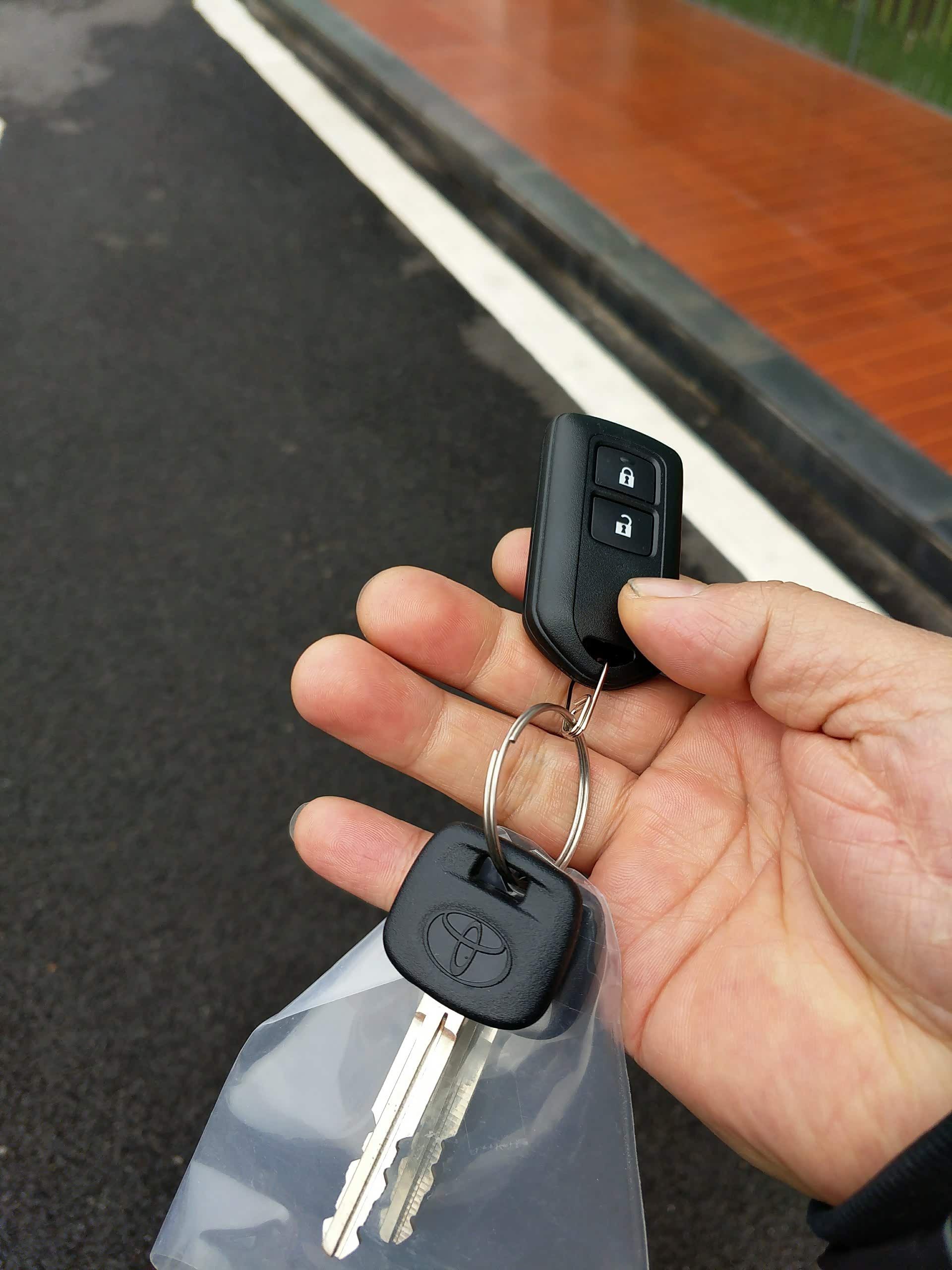 谁有致炫的原装钥匙