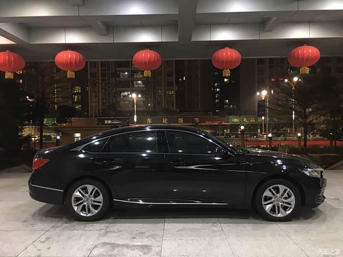 这几天随手拍的十代雅阁奥夫特黑