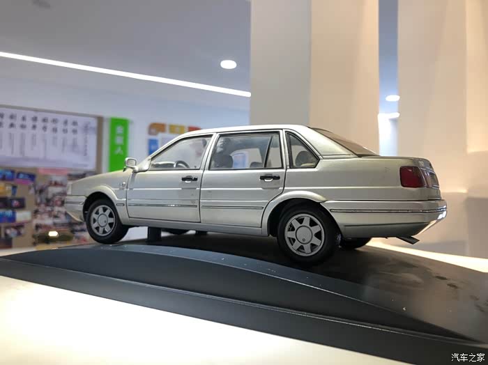 怀旧经典车型之时代超人桑塔纳2000