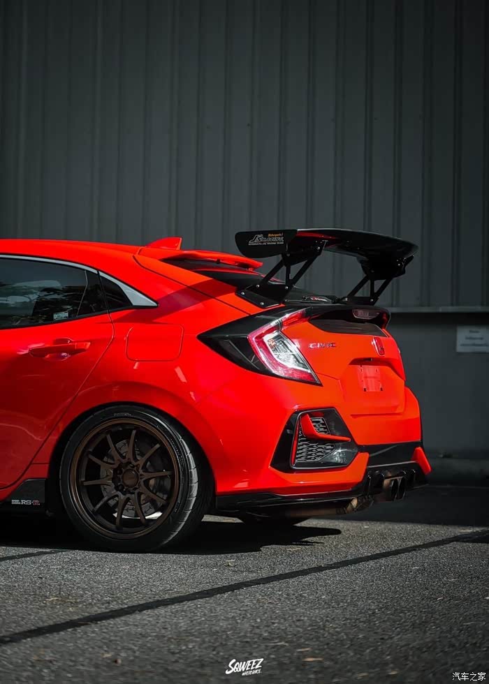 改装后的思域两厢版红色真帅