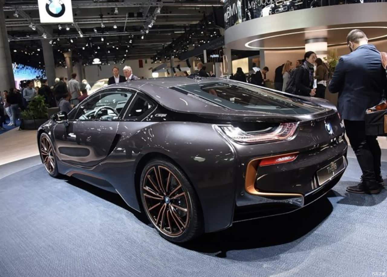 宝马i8极夜流星限量版(敞篷版车型)售价202.8万元.