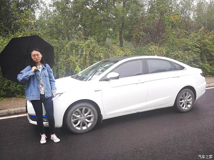 《美女当车模》秋雨中遇见你,帝豪GL展现你雨