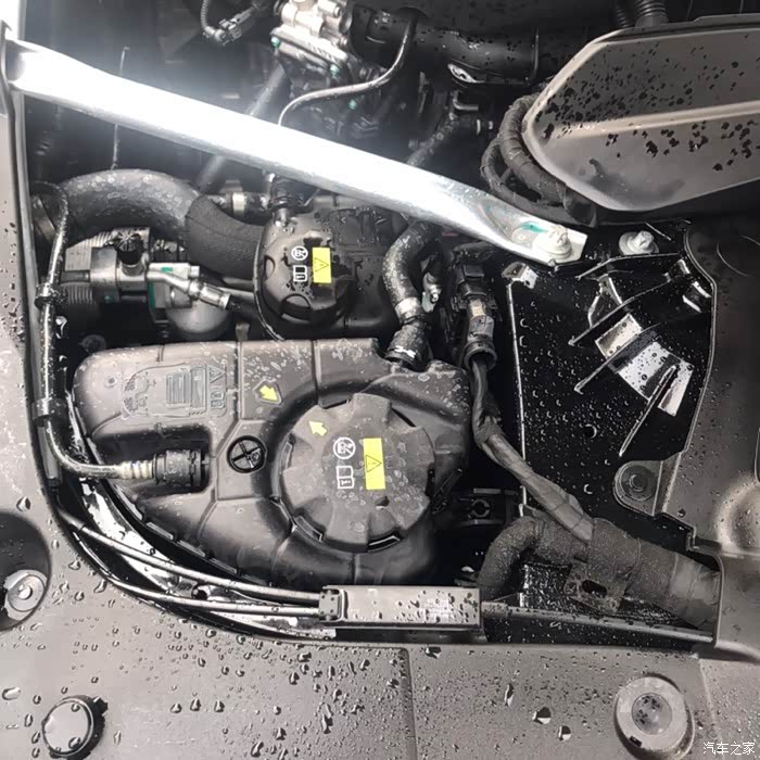 宝马防冻液溢出