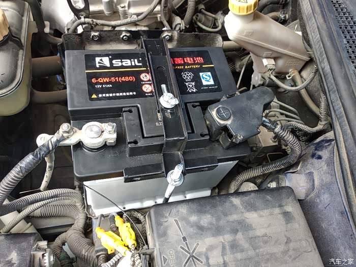 宝骏310w换电瓶作业