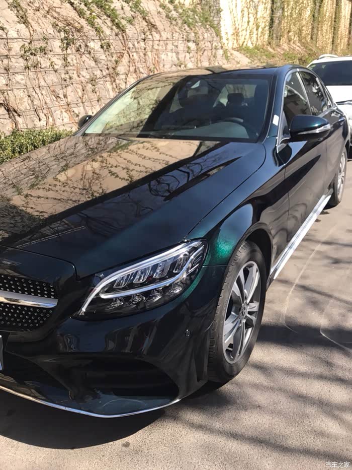 首蹭祖母石绿奔驰c不知道补漆会有色差吧