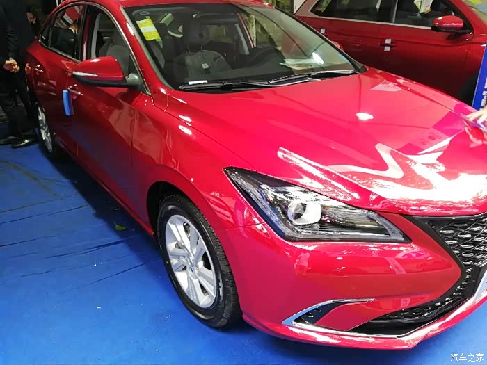 耀动红的新款长安逸动魅力无限