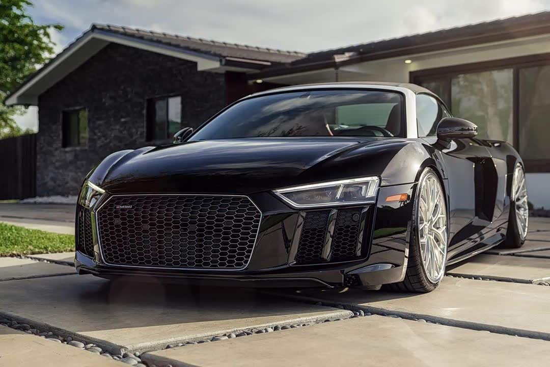 黑版audi r8 spyder.